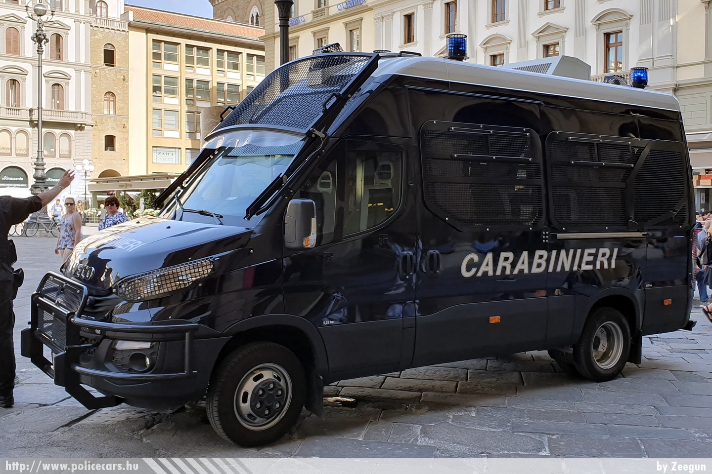 Iveco TurboDaily, fotó: Zeegun
Keywords: rendőr rendőrautó rendőrség olasz Olaszország police policecar Italy italian carabinieri