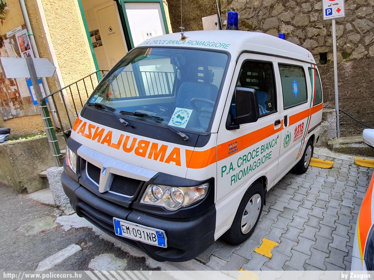 Piaggio Porter, fotó: Zeegun
Keywords: mentő mentőautó olasz Olaszország ambulance Italy italian