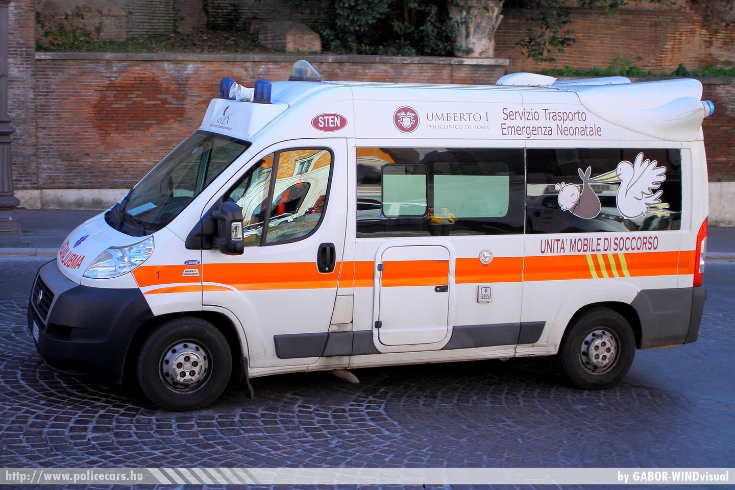Fiat Ducato, fotó: GABOR-WINDvisual
Keywords: mentő mentőautó olasz Olaszország ambulance Italy italian