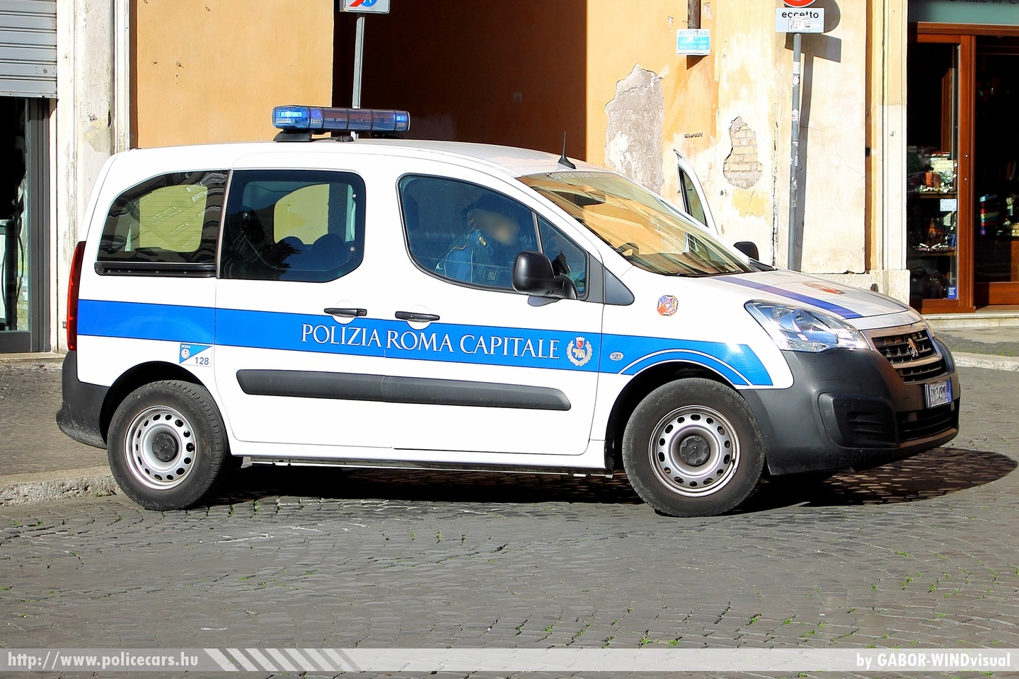 Peugeot Partner, Róma, fotó: GABOR-WINDvisual
Keywords: rendőr rendőrautó rendőrség olasz Olaszország police policecar Italy italian