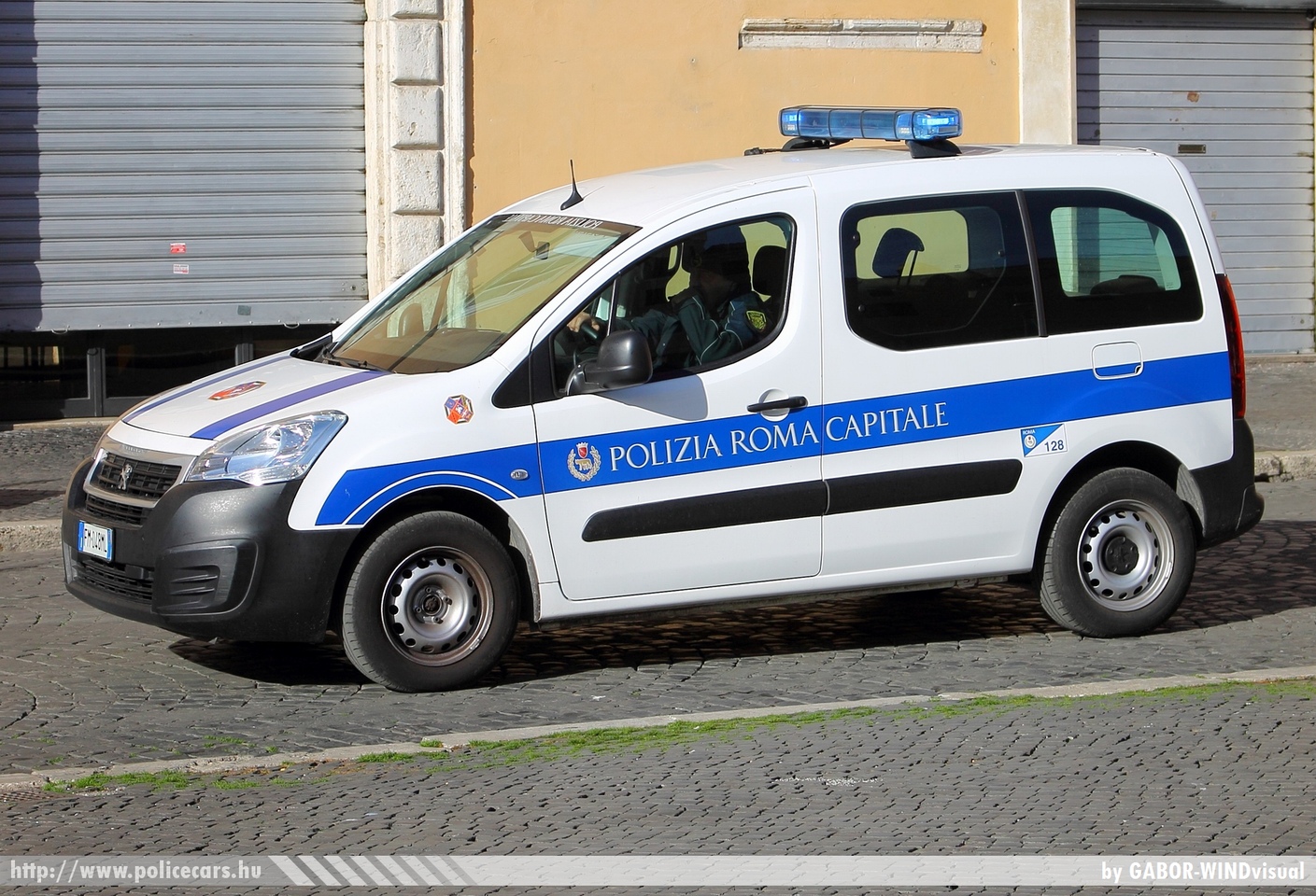 Peugeot Partner, Róma, fotó: GABOR-WINDvisual
Keywords: rendőr rendőrautó rendőrség olasz Olaszország police policecar Italy italian