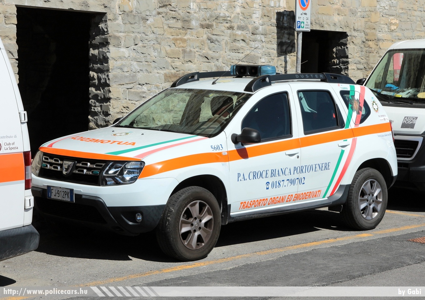 Dacia Duster, fotó: Gabi
Keywords: mentő mentőautó olasz Olaszország ambulance Italy italian