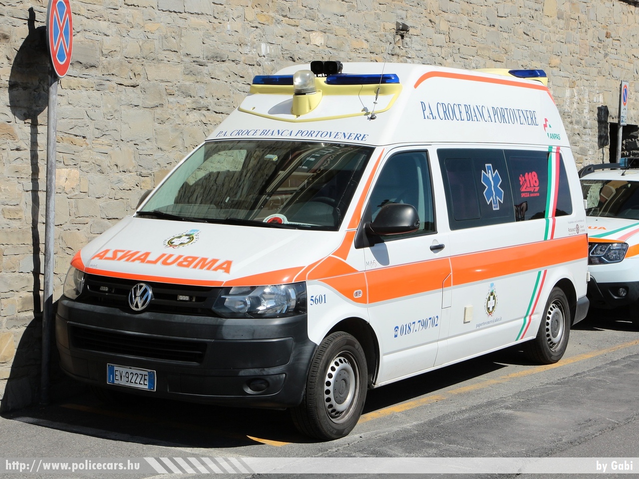 Volkswagen Transporter T5, fotó: Gabi
Keywords: mentő mentőautó olasz Olaszország ambulance Italy italian