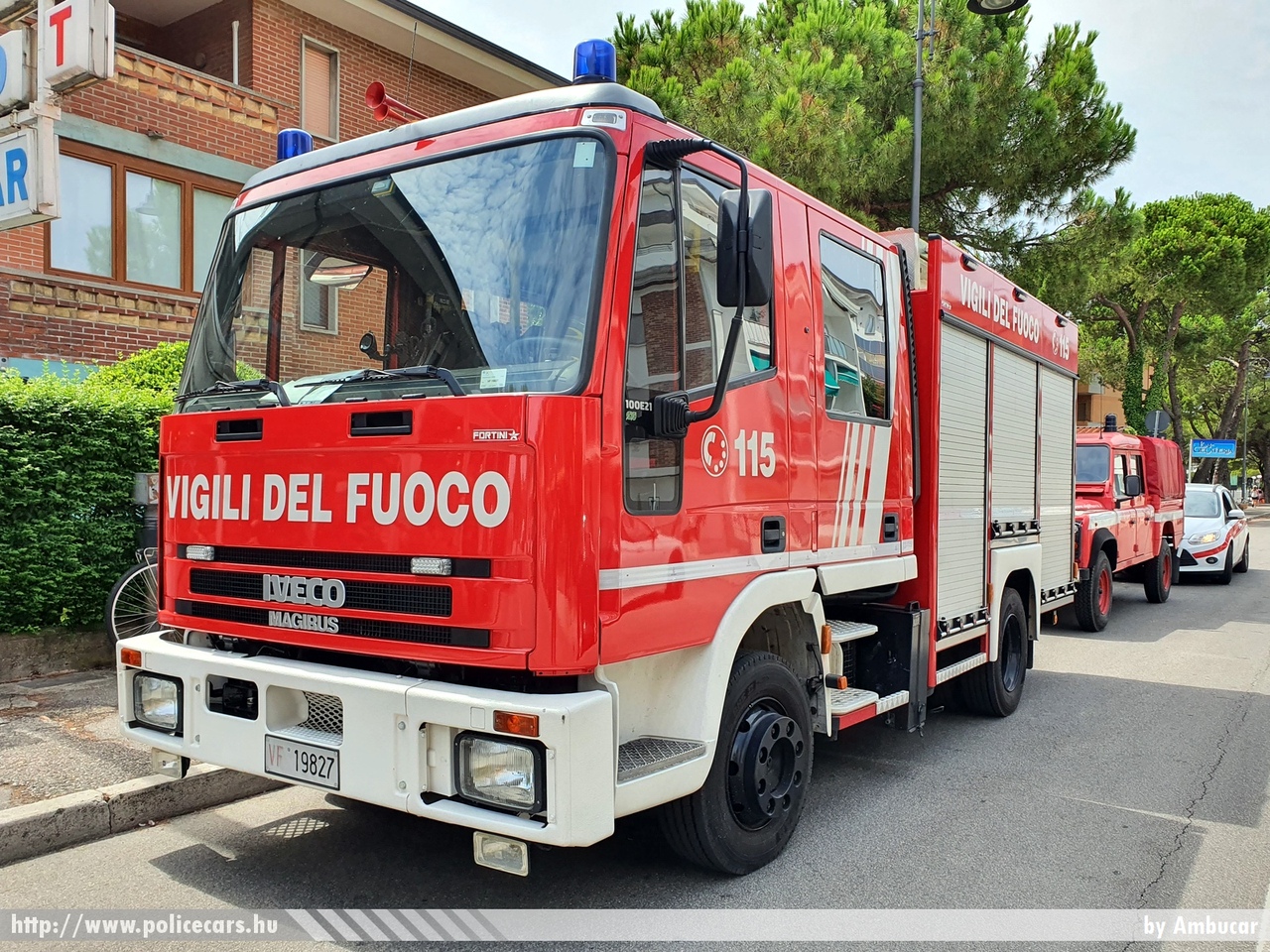 Iveco Magirus, fotó: Ambucar
Keywords: olasz Olaszország italian Italy fire firetruck tûzoltó tûzoltóautó tûzoltóság