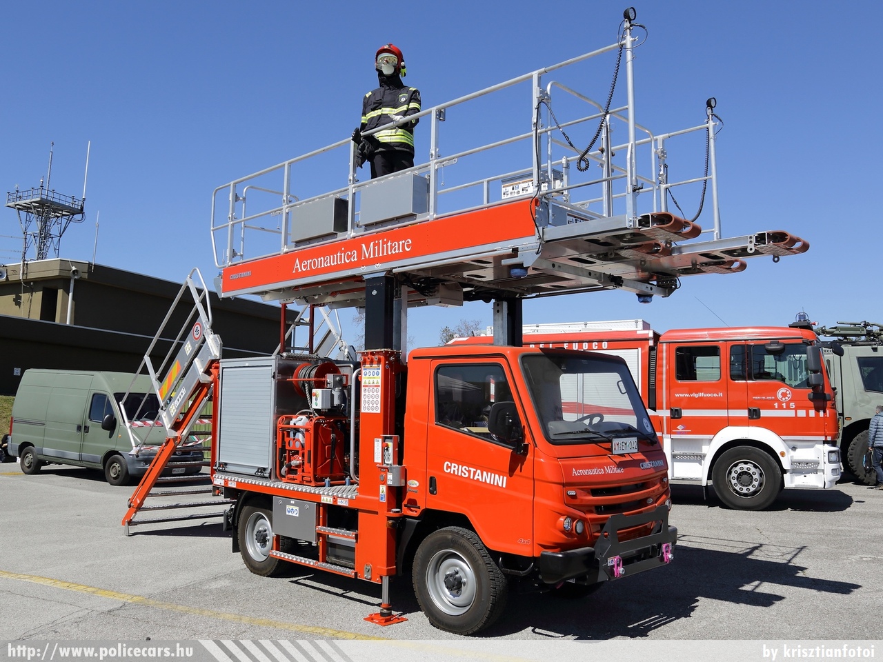 Cristanini Stratevac, Aeronautica Militare, fotó: krisztianfotoi
Keywords: olasz Olaszország italian Italy fire firetruck tûzoltó tûzoltóautó tûzoltóság military katonai