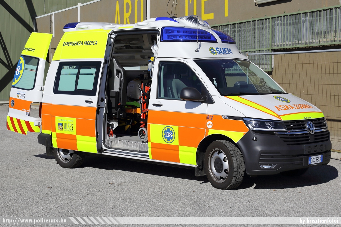 Volkswagen Transporter T6, SUEM 118 Treviso Emergenza, fotó: krisztianfotoi
Keywords: mentő mentőautó olasz Olaszország ambulance Italy italian