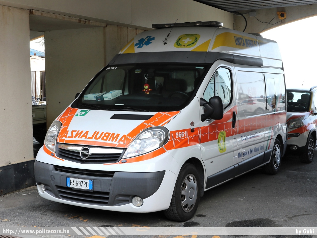 Opel Vivaro, Pubblica Assistenza Croce Bianca di Monterosso al Mare ODV, fotó: Gabi
Keywords: mentő mentőautó olasz Olaszország ambulance Italy italian