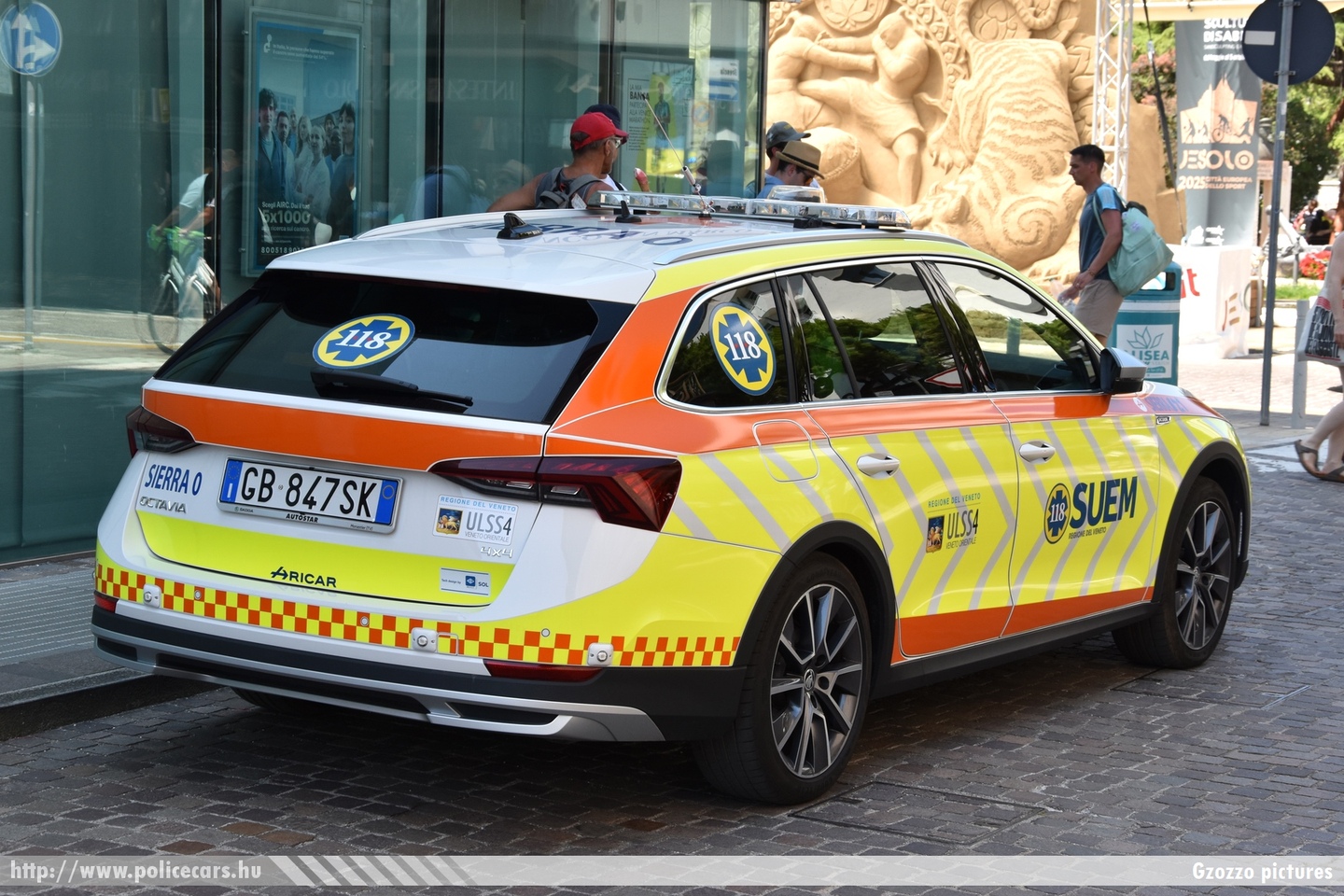 Skoda Octavia IV, Automedica, ULSS4, SUEM Veneto Orientale, fotó: Gzozzo pictures
Keywords: mentő mentőautó olasz Olaszország ambulance Italy italian