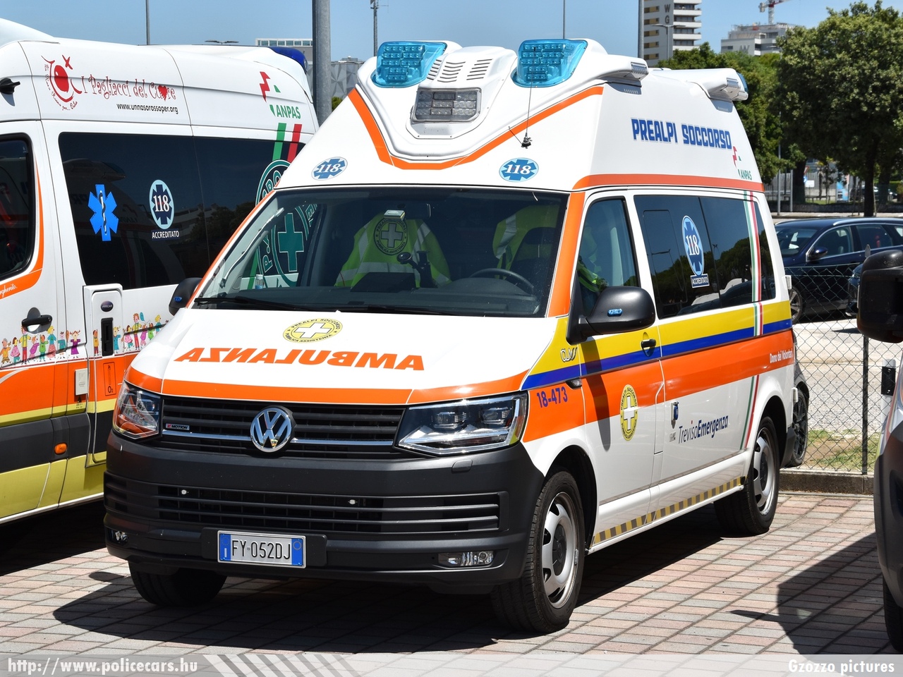 Volkswagen Transporter T6, Vittorio Veneto, Prealpi Soccorso OdV, fotó: Gzozzo pictures

Keywords: mentő mentőautó olasz Olaszország ambulance Italy italian