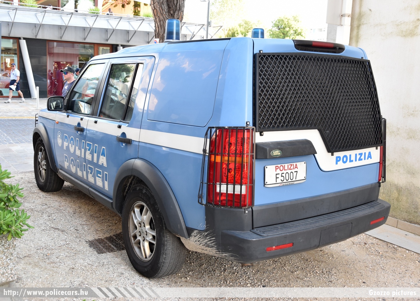 Land Rover Discovery 3, Polizia di Stato, fotó: Gzozzo pictures
Keywords: rendőr rendőrautó rendőrség olasz Olaszország police policecar Italy italian