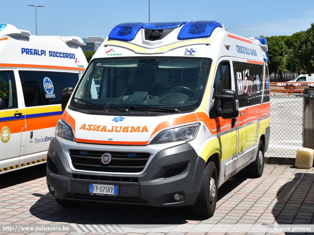 Fiat Ducato, fotó: Gzozzo pictures
Keywords: mentő mentőautó olasz Olaszország ambulance Italy italian