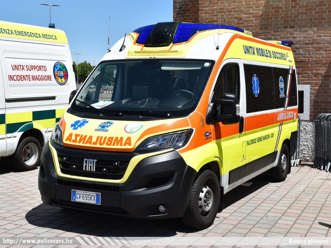 Fiat Ducato, fotó: Gzozzo pictures
Keywords: mentő mentőautó olasz Olaszország ambulance Italy italian
