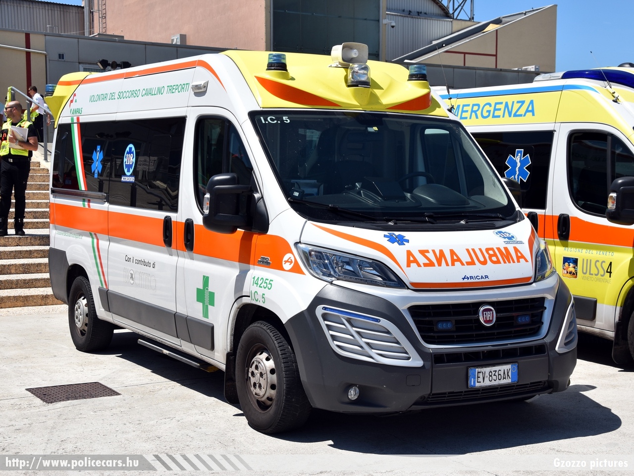 Fiat Ducato, fotó: Gzozzo pictures
Keywords: mentő mentőautó olasz Olaszország ambulance Italy italian