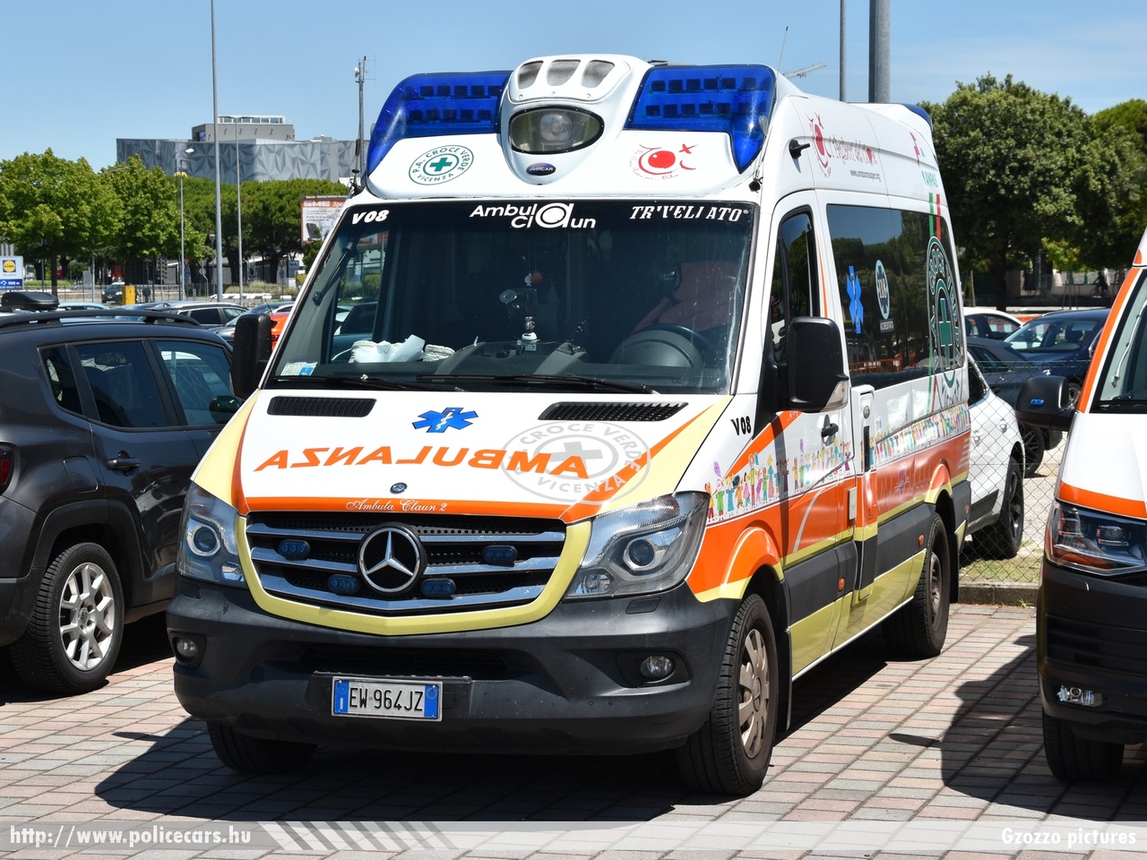 Mercedes Sprinter II facelift, Croce Verde Vicenza, Victor 08, fotó: Gzozzo pictures
Keywords: mentő mentőautó olasz Olaszország ambulance Italy italian