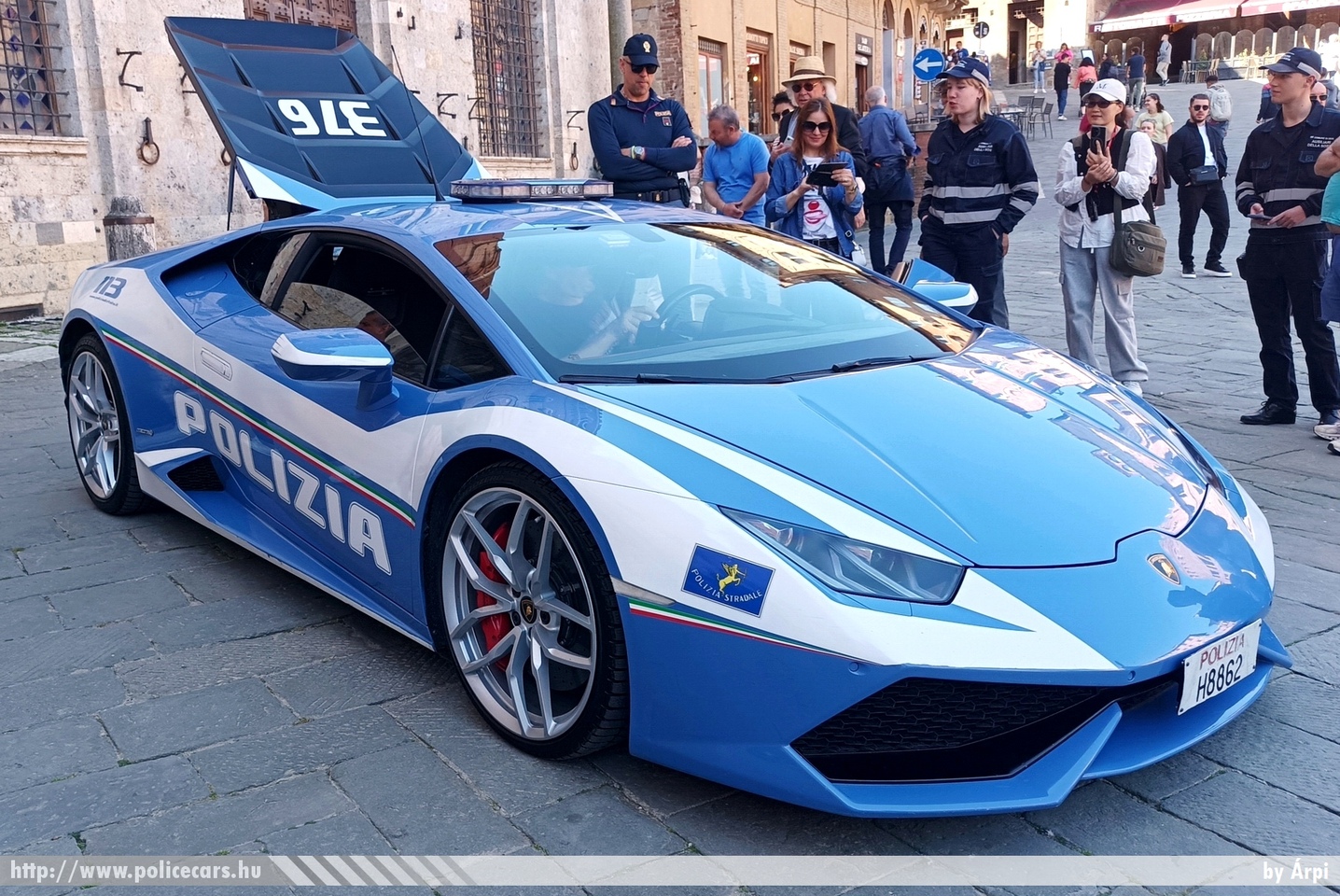 Lamborghini Huracan LP 610-4, Polizia di Stato, fotó: Árpi
Keywords: rendőr rendőrautó rendőrség olasz Olaszország police policecar Italy italian