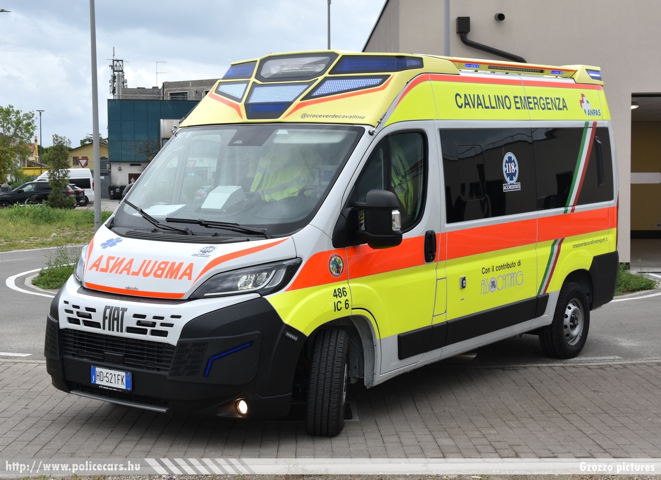Fiat Ducato, Croce Verde, Volontari del Soccorso di Cavallino-Treporti, fotó: Gzozzo pictures
Keywords: mentő mentőautó olasz Olaszország ambulance Italy italian