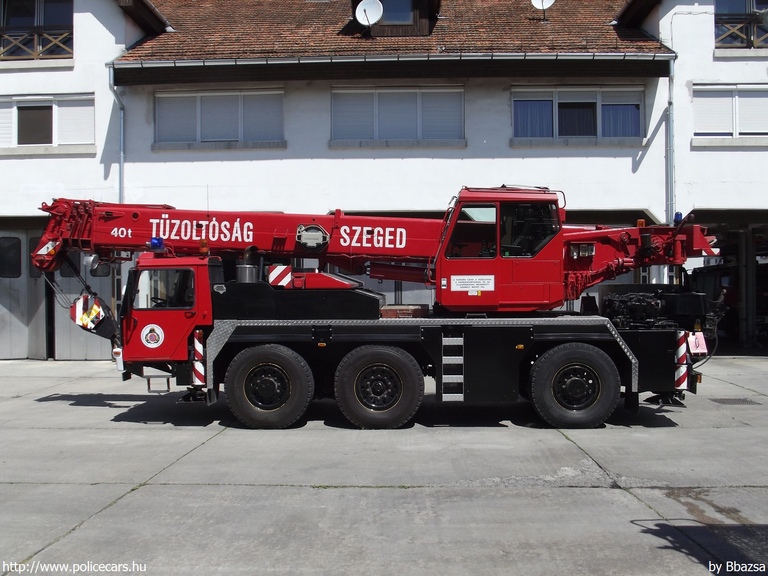 Liebherr LTM1040-3, Csongrád Megyei Katasztrófavédelmi Igazgatóság, Szegedi Katasztrófavédelmi Kirendeltség, Szegedi Hivatásos Tûzoltóparancsnokság, fotó: Bbazsa
Keywords: tûzoltóautó tûzoltó tûzoltóság magyar Magyarország katasztrófavédelem GEE-728 fire firetruck Hungary hungarian