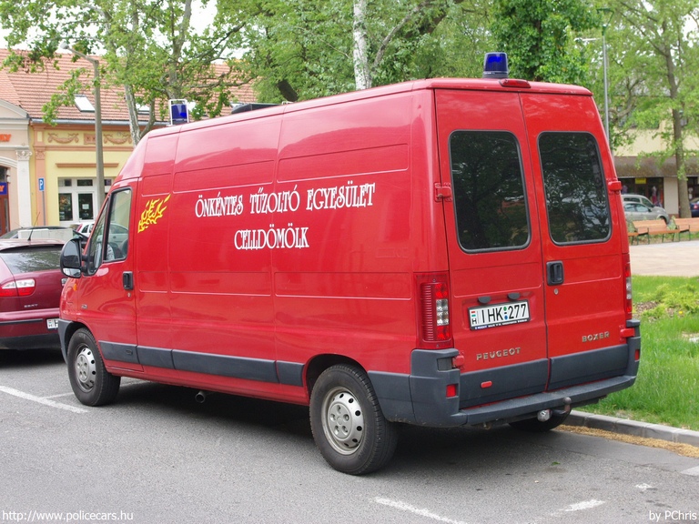 Peugeot Boxer, Celldömölki Önkormányzati Tûzoltóparancsnokság, fotó: PChris
Keywords: tûzoltóautó tûzoltó tûzoltóság magyar Magyarország katasztrófavédelem IHK-277 fire firetruck Hungary hungarian