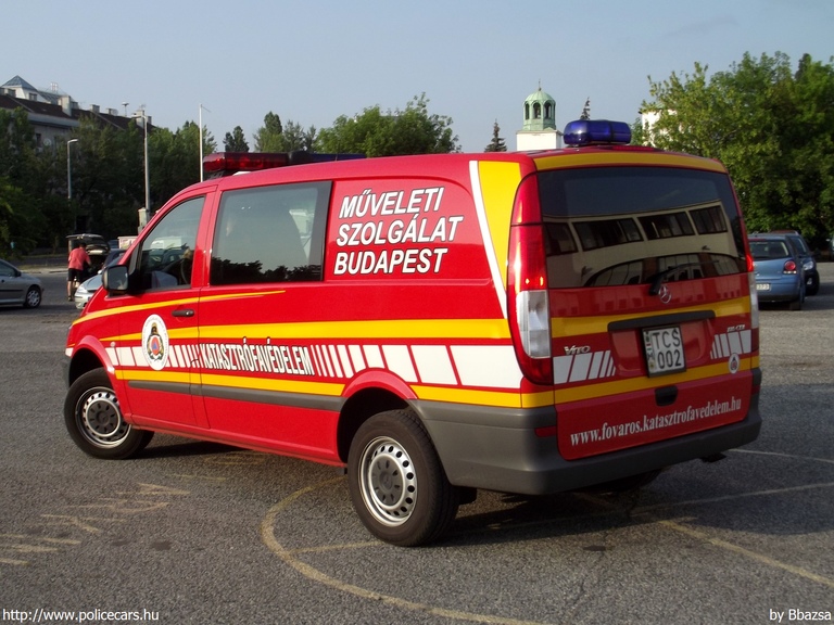 Mercedes-Benz Vito 116 CDI, Fõvárosi Katasztrófavédelmi Igazgatóság, fotó: Bbazsa
Keywords: tûzoltóautó tûzoltó tûzoltóság magyar Magyarország katasztrófavédelem TCS-002 fire firetruck Hungary hungarian
