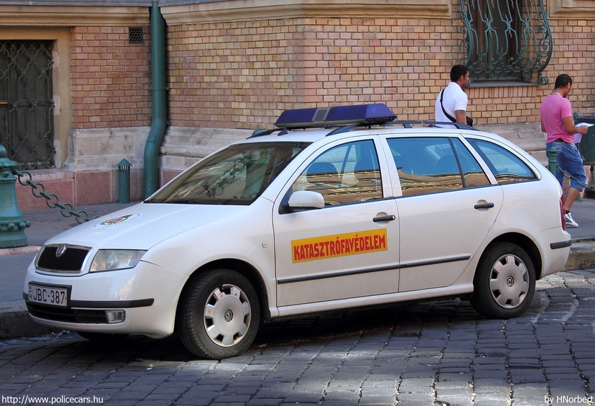 Skoda Fabia, Fõvárosi Katasztrófavédelmi Igazgatóság, fotó: HNorbert
Keywords: tûzoltóautó tûzoltóság tûzoltó magyar Magyarország katasztrófavédelem JBC-387 fire firetruck Hungary hungarian