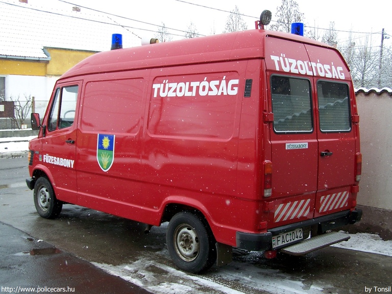 Mercedes-Benz 210, Füzesabonyi Szent Flórián Önkéntes Tûzoltó Egyesület, fotó: Tonsil
Keywords: tûzoltóautó ÖTE tûzoltóság tûzoltó magyar Magyarország FAC-042 fire firetruck Hungary hungarian