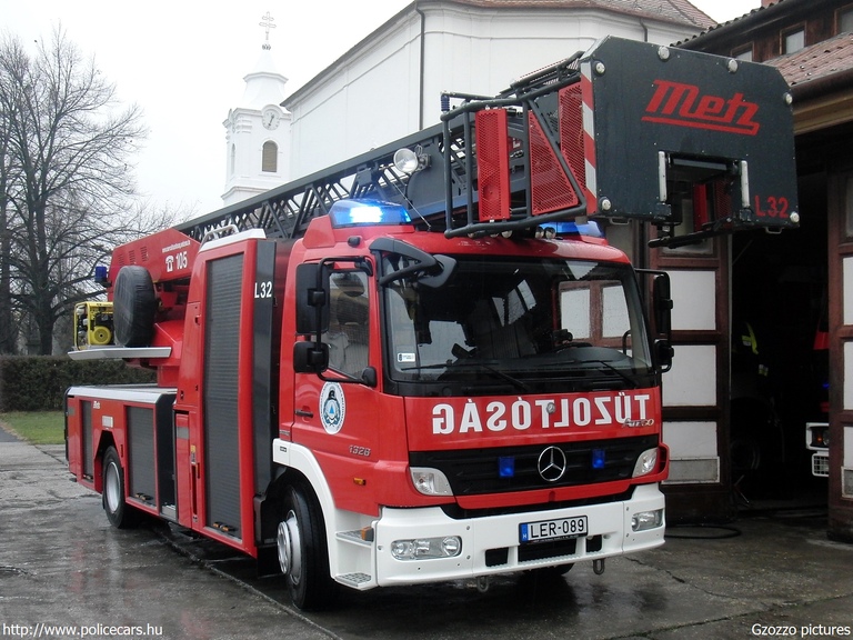 Mercedes-Benz Atego 1326 Metz L32, [url=http://somogy.katved.hu/]Somogy Megyei Katasztrófavédelmi Igazgatóság[/url], Marcali Katasztrófavédelmi Kirendeltség, Marcali Hivatásos Tûzoltóparancsnokság, fotó: Gzozzo pictures
Keywords: tûzoltóautó tûzoltóság tûzoltó magyar Magyarország katasztrófavédelem LER-089 fire firetruck Hungary hungarian