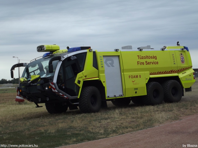 Rosenbauer Panther 6x6 CA-5, [url=http://fovaros.katved.hu/]Fõvárosi Katasztrófavédelmi Igazgatóság[/url], Dél-pesti Katasztrófavédelmi Kirendeltség, Budapest Airport (Ferihegy) Repülõtéri Tûzoltóság, fotó: Bbazsa
Keywords: tûzoltóautó tûzoltóság tûzoltó magyar Magyarország katasztrófavédelem létesítményi fire firetruck Hungary hungarian