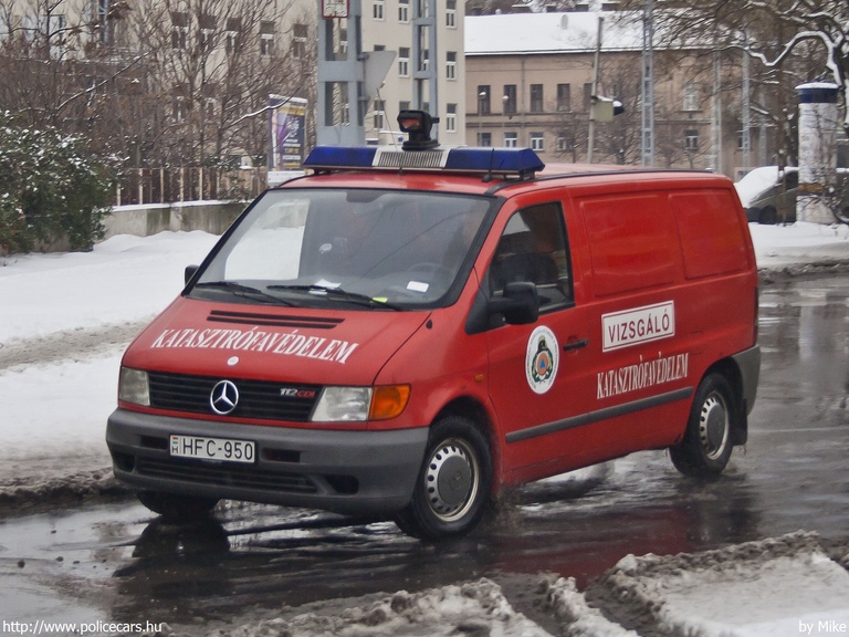 Mercedes-Benz Vito 112CDI, [url=http://fovaros.katved.hu/]Fõvárosi Katasztrófavédelmi Igazgatóság[/url], fotó: Mike
Keywords: tûzoltóautó tûzoltóság tûzoltó magyar Magyarország katasztrófavédelem HFC-950 fire firetruck Hungary hungarian