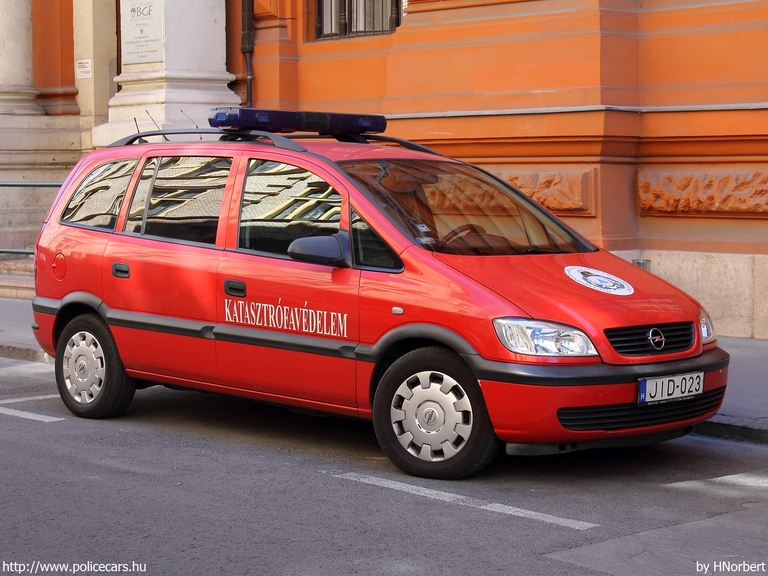 Opel Zafira, [url=http://fovaros.katved.hu/]Fõvárosi Katasztrófavédelmi Igazgatóság[/url], fotó: HNorbert
Keywords: tûzoltóautó tûzoltóság tûzoltó magyar Magyarország katasztrófavédelem JID-023 fire firetruck Hungary hungarian