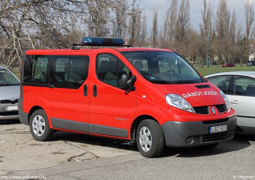 Renault Trafic Passenger, Csongrád Megyei Katasztrófavédelmi Igazgatóság, Makó Hivatásos Tûzoltóparancsnokság, fotó: HNorbert
Keywords: tûzoltóautó tûzoltóság tûzoltó magyar Magyarország katasztrófavédelem LBZ-507 fire firetruck Hungary hungarian