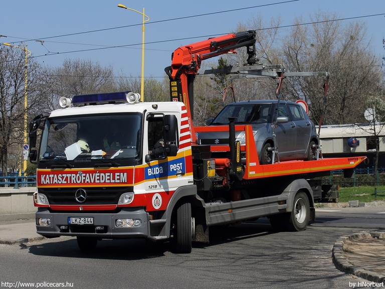 Mercedes-Benz Atego 1218, Fõvárosi Katasztrófavédelmi Igazgatóság, fotó: HNorbert
Keywords: tûzoltóautó tûzoltóság tûzoltó magyar Magyarország katasztrófavédelem LKZ-844 fire firetruck Hungary hungarian