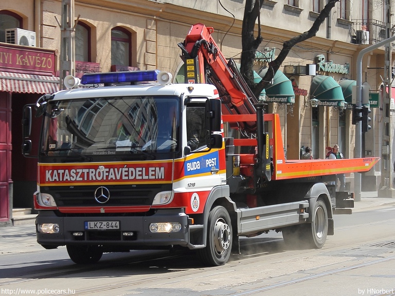 Mercedes-Benz Atego 1218, Fõvárosi Katasztrófavédelmi Igazgatóság, fotó: HNorbert
Keywords: tûzoltóautó tûzoltóság tûzoltó magyar Magyarország katasztrófavédelem LKZ-844 fire firetruck Hungary hungarian