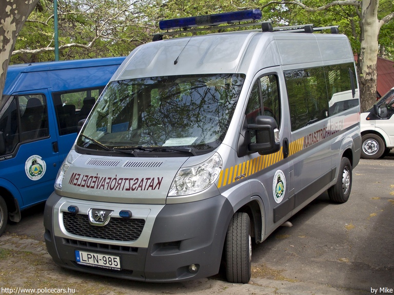 Peugeot Boxer, Vas Megyei Katasztrófavédelmi Igazgatóság, fotó: Mike
Keywords: tûzoltóautó tûzoltóság tûzoltó magyar Magyarország katasztrófavédelem LPN-985 fire firetruck Hungary hungarian