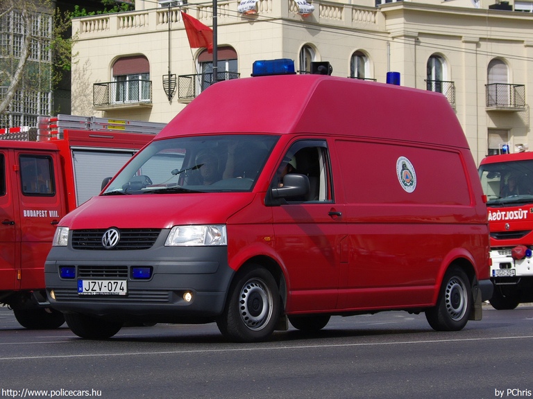 Volkswagen Transporter T5, Fõvárosi Katasztrófavédelmi Igazgatóság, Közép-Pesti Katasztrófavédelmi Kirendeltség, VIII. Kerületi Hivatásos Tûzoltóparancsnokság, fotó: PChris
Keywords: tûzoltóautó tûzoltóság tûzoltó magyar Magyarország katasztrófavédelem JZV-074 fire firetruck Hungary hungarian