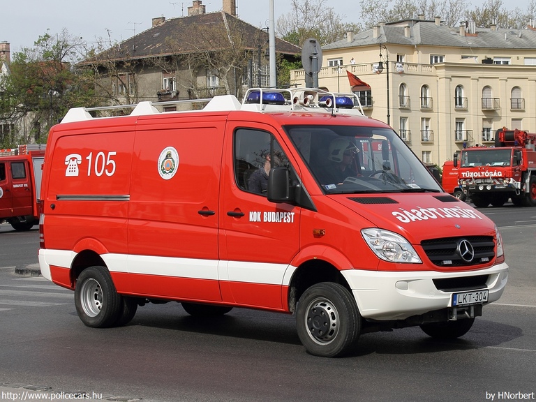 Mercedes-Benz Sprinter II 518 CDI 4x4 HEROS MINI RESCUE, Országos Katasztrófavédelmi Fõigazgatóság, Katasztrófavédelmi Oktatási Központ, fotó: HNorbert
Keywords: tûzoltóautó tûzoltóság tûzoltó magyar Magyarország katasztrófavédelem LKT-304 fire firetruck Hungary hungarian