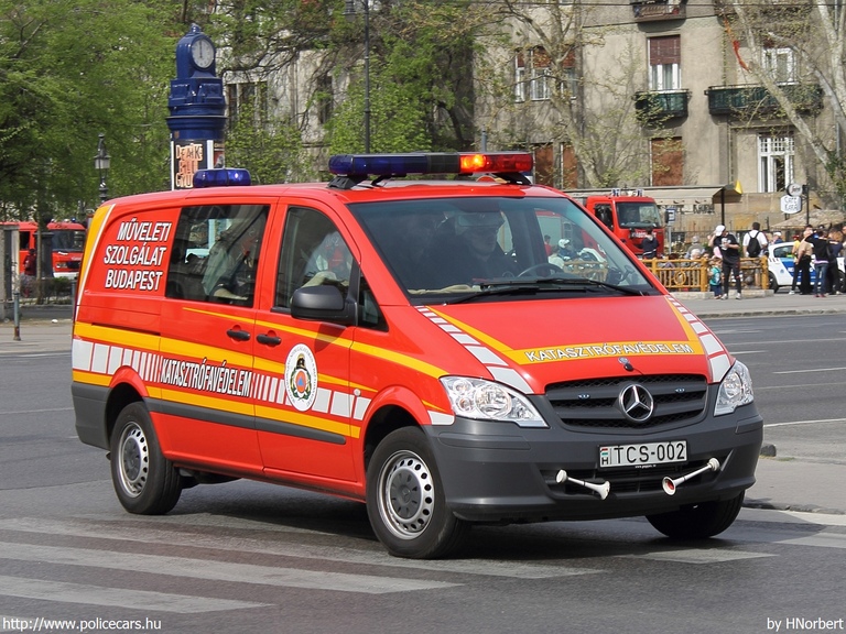 Mercedes-Benz Vito, Fõvárosi Katasztrófavédelmi Igazgatóság, fotó: HNorbert
Keywords: tûzoltóautó tûzoltóság tûzoltó magyar Magyarország katasztrófavédelem TCS-002 fire firetruck Hungary hungarian