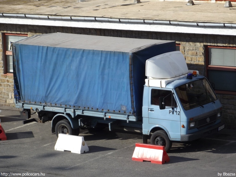 Volkswagen LT 55 TD, Fõvárosi Katasztrófavédelmi Igazgatóság, Repülõtéri Hivatásos Tûzoltóparancsnokság, fotó: Bbazsa
Keywords: tûzoltóautó tûzoltóság tûzoltó magyar Magyarország katasztrófavédelem KKE-610 fire firetruck Hungary hungarian