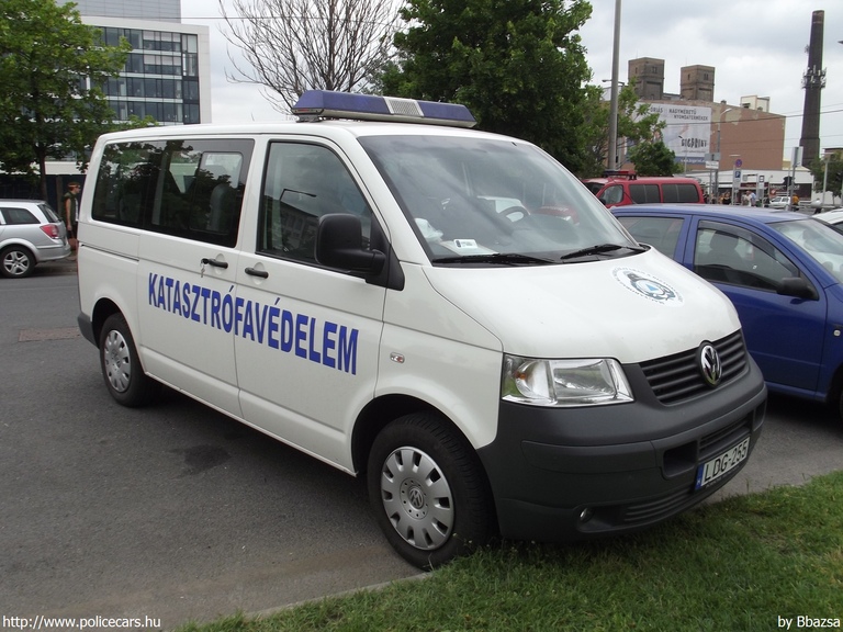 Volkswagen Transporter T5, Jász-Nagykun-Szolnok Megyei Katasztrófavédelmi Igazgatóság, fotó: Bbazsa
Keywords: tûzoltóautó tûzoltóság tûzoltó magyar Magyarország katasztrófavédelem LDG-255 fire firetruck Hungary hungarian