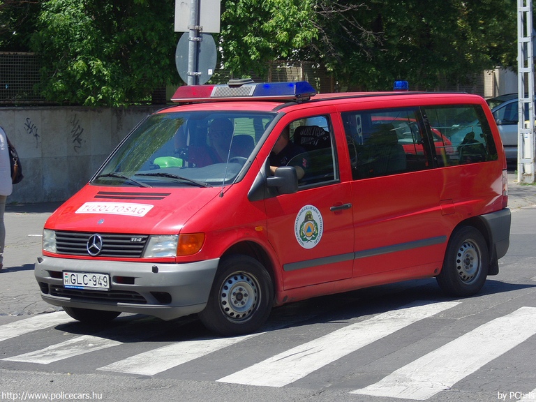Mercedes-Benz Vito 114D, Fõvárosi Katasztrófavédelmi Igazgatóság, fotó: PChris
Keywords: tûzoltóautó tûzoltóság tûzoltó magyar Magyarország katasztrófavédelem GLC-949 fire firetruck Hungary hungarian