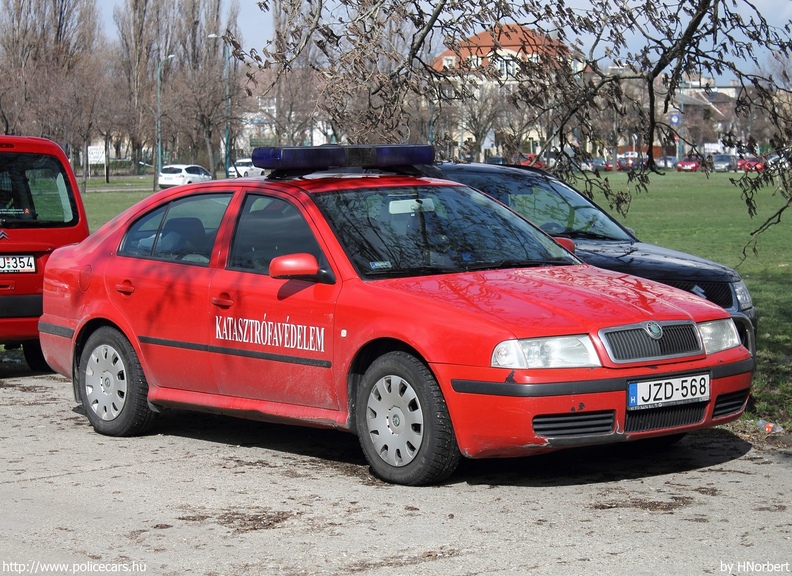 Skoda Octavia, Fõvárosi Katasztrófavédelmi Igazgatóság, fotó: HNorbert
Keywords: tûzoltóautó tûzoltóság tûzoltó magyar Magyarország katasztrófavédelem JZD-568 fire firetruck Hungary hungarian