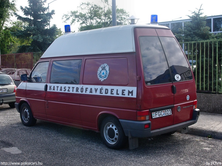 Volkswagen Transporter T4, Országos Katasztrófavédelmi Fõigazgatóság, fotó: PChris
Keywords: tûzoltóautó tûzoltóság tûzoltó magyar Magyarország katasztrófavédelem FGC-023 fire firetruck Hungary hungarian