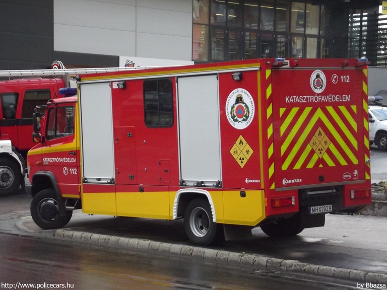 Mercedes-Benz Vario 816D Heros Respirátor, Fõvárosi Katasztrófavédelmi Igazgatóság, fotó: Bbazsa
Keywords: tûzoltóautó tûzoltóság tûzoltó magyar Magyarország katasztrófavédelem MHX-929 fire firetruck Hungary hungarian
