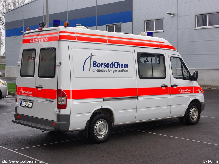 Mercedes-Benz Sprinter 313 CDI, BorsodChem Zrt. Kazincbarcika, fotó: PChris
Keywords: létesítményi tûzoltó tûzoltóautó tûzoltóság magyar mentőautó gázmentő Magyarország JUD-873 fire firetruck Hungary hungarian ambulance