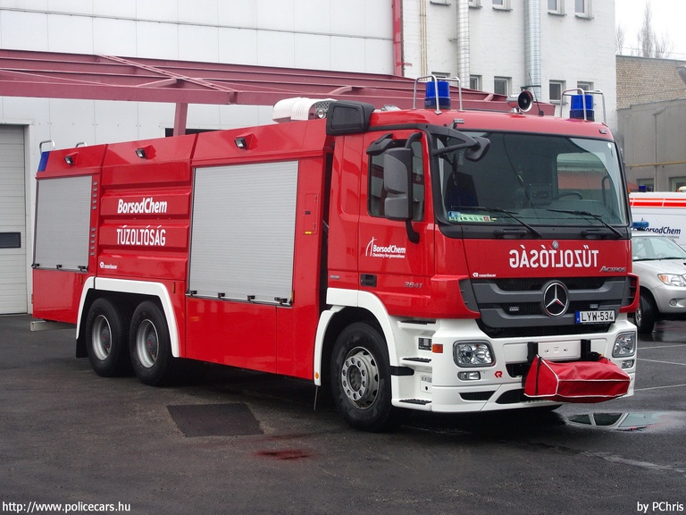 Mercedes-Benz Actros 2641 Rosenbauer ILF, BorsodChem Zrt. Kazincbarcika, fotó: PChris
Keywords: tûzoltó tûzoltóautó tûzoltóság magyar Magyarország létesítményi LYW-534 fire firetruck Hungary hungarian