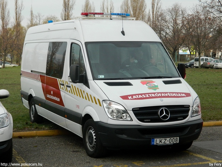 Mercedes-Benz Sprinter II 313 CDI, fotó: Fery
Keywords: tûzoltóautó tûzoltóság tûzoltó magyar Magyarország katasztrófavédelem LKZ-008 fire firetruck Hungary hungarian