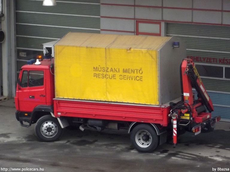 Mercedes-Benz 1117, Fõvárosi Katasztrófavédelmi Igazgatóság, Repülõtéri Kényszerhelyzeti Készültség, fotó: Bbazsa
Keywords: tûzoltó tûzoltóautó tûzoltóság magyar Magyarország katasztrófavédelem GSG-734 fire firetruck Hungary hungarian