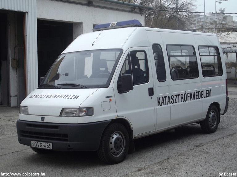 Fiat Ducato, Országos Katasztrófavédelmi Fõigazgatóság, Katasztrófavédelmi Oktatási Központ, fotó: Bbazsa 
Keywords: tûzoltóautó tûzoltó tûzoltóság katasztrófavédelem magyar Magyarország GVG-455 fire firetruck Hungary hungarian
