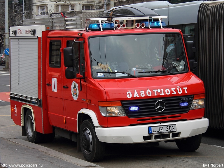 Mercedes-Benz Vario 816D HEROS ICTUS, Fõvárosi Katasztrófavédelmi Igazgatóság, Közép-Pesti Katasztrófavédelmi Kirendeltség, Belvárosi Katasztrófavédelmi Õrs, fotó: HNorbert
Keywords: tûzoltóautó tûzoltó tûzoltóság katasztrófavédelem magyar Magyarország LJZ-352 fire firetruck Hungary hungarian
