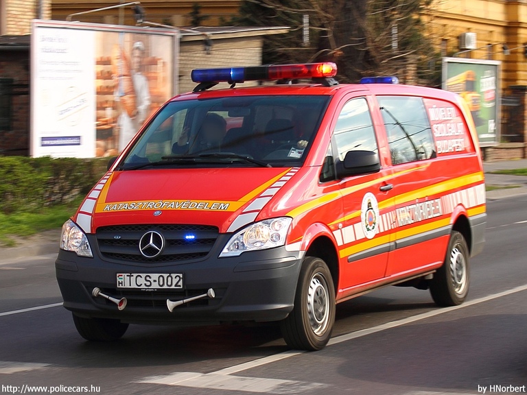 Mercedes-Benz Vito, Fõvárosi Katasztrófavédelmi Igazgatóság, fotó: HNorbert 
Keywords: tûzoltóautó tûzoltó tûzoltóság katasztrófavédelem magyar Magyarország TCS-002 fire firetruck Hungary hungarian