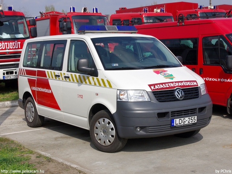 Volkswagen Transporter T5, Jász-Nagykun-Szolnok Megyei Katasztrófavédelmi Igazgatóság, fotó: PChris
Keywords: tûzoltó tûzoltóautó tûzoltóság katasztrófavédelem magyar Magyarország LDG-255 fire firetruck Hungary hungarian